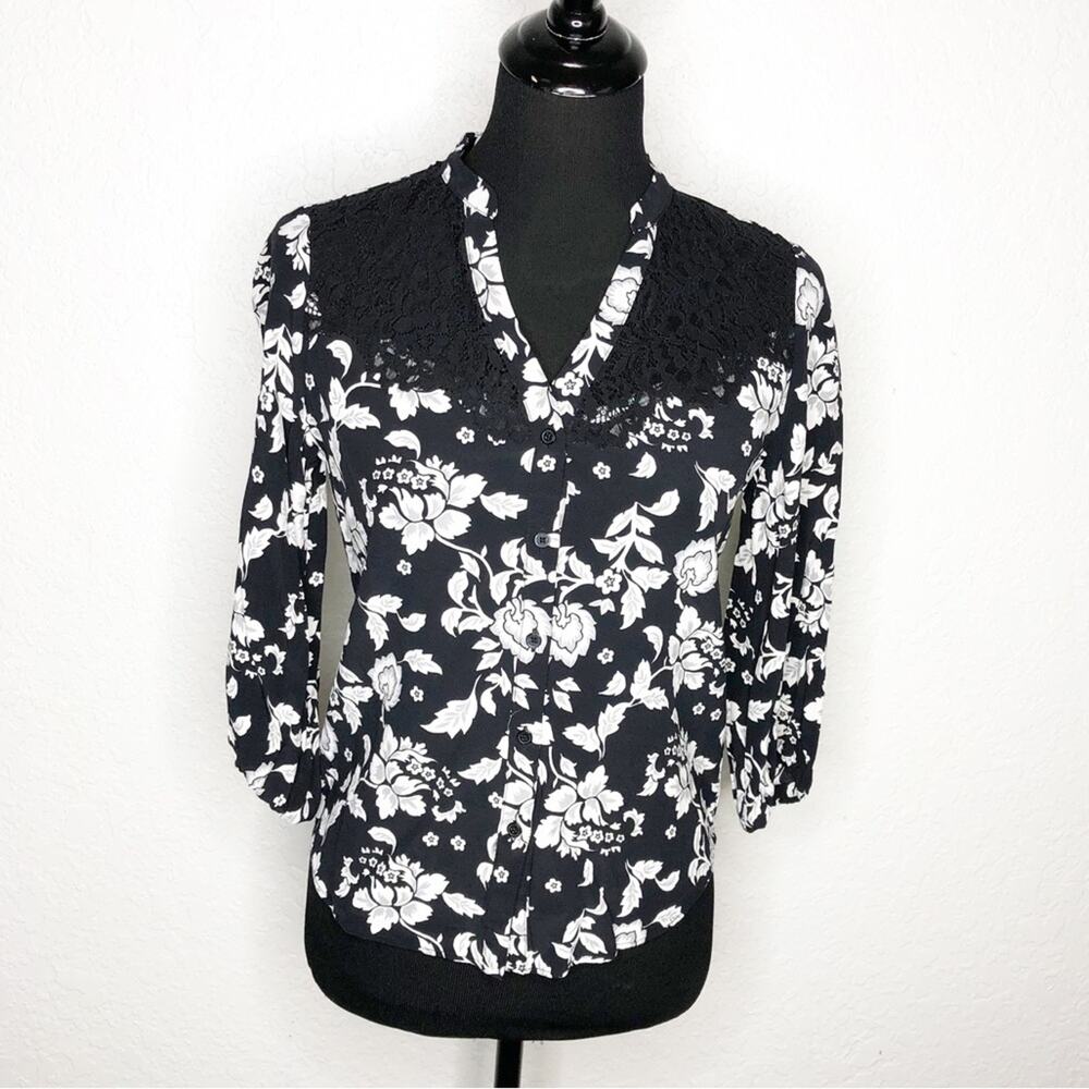 WHBM black white floral lace trim v neck button down top size XXS
